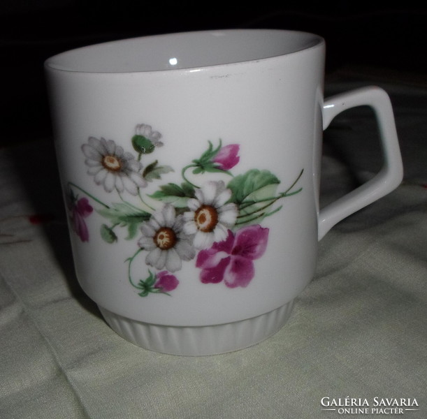 Zsolnay porcelán, szoknyás (teás) bögre 1.: ibolya, százszorszép