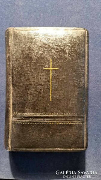 Antik keresztény imakönyv. Mérete:9x13 cm.