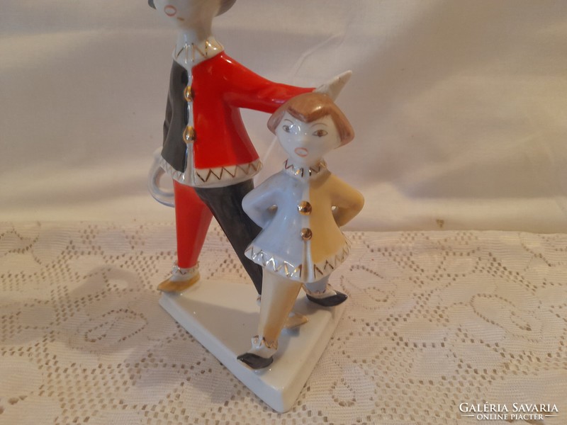 A pair of Hollóháza art-deco porcelain figurines
