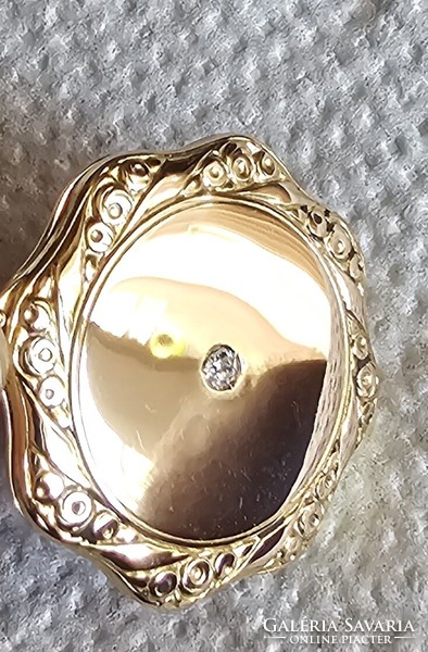 Gold, openable pendant with photo holder