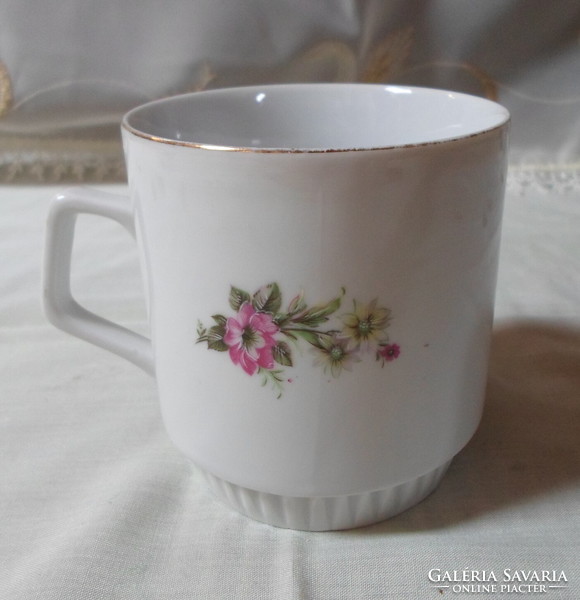 Zsolnay porcelán, szoknyás (teás) bögre 4.: mezei virág