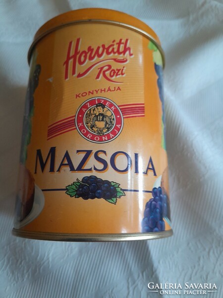 The crown of wines is a box with a Croatian rose raisin logo