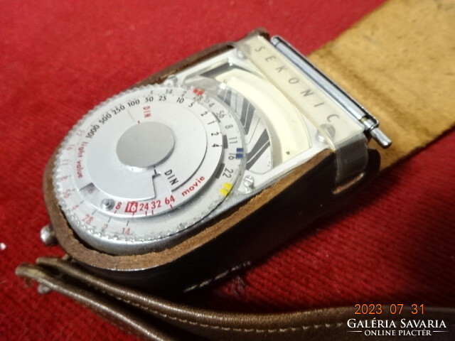 Sekonic l8 Japanese light meter, in original leather case. Jokai.