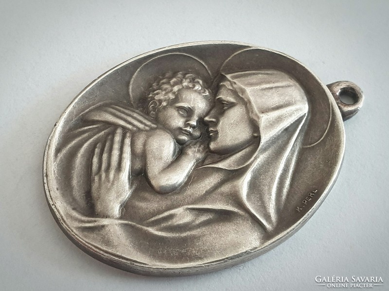 Gyönyörű antik ezüst medál mária kiskedellel