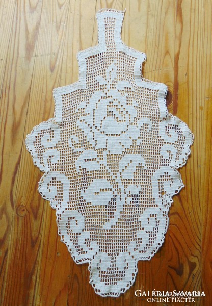 Lace tablecloth, handmade porcelain, ornaments under 42 x 24 cm.