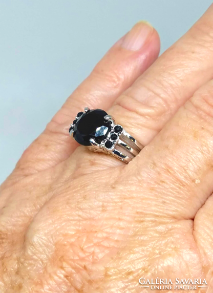 10 K white gold filled ring with black stones (272) size: 7/54