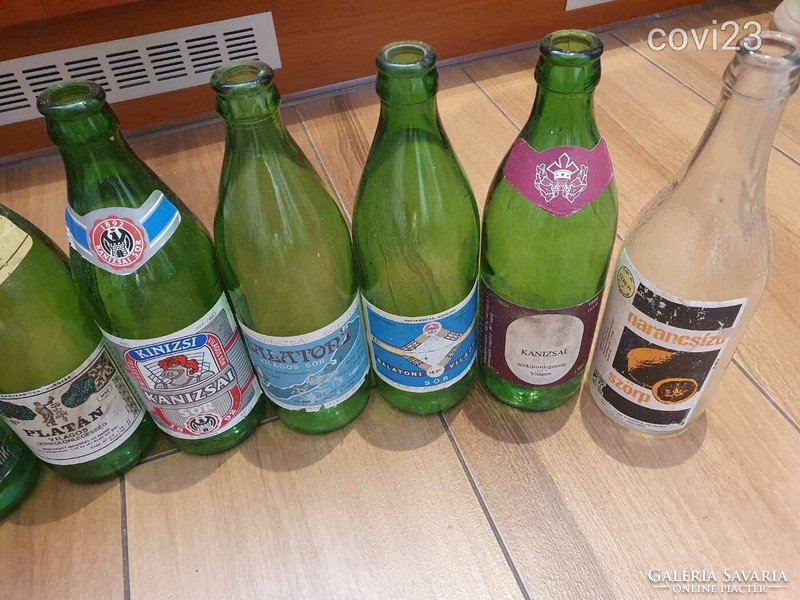 8 retro soft drink beer bottles in good condition, only one! Decoration is creative