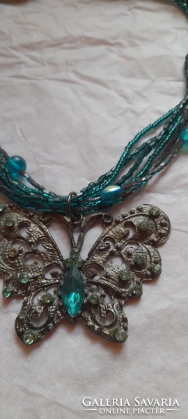 Green butterfly pendant pearl necklace