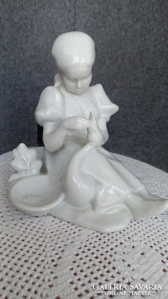 Zsolnay, white porcelain goose stuffing girl, unmarked, undamaged, 17 cm high, bottom diameter: 15 cm.