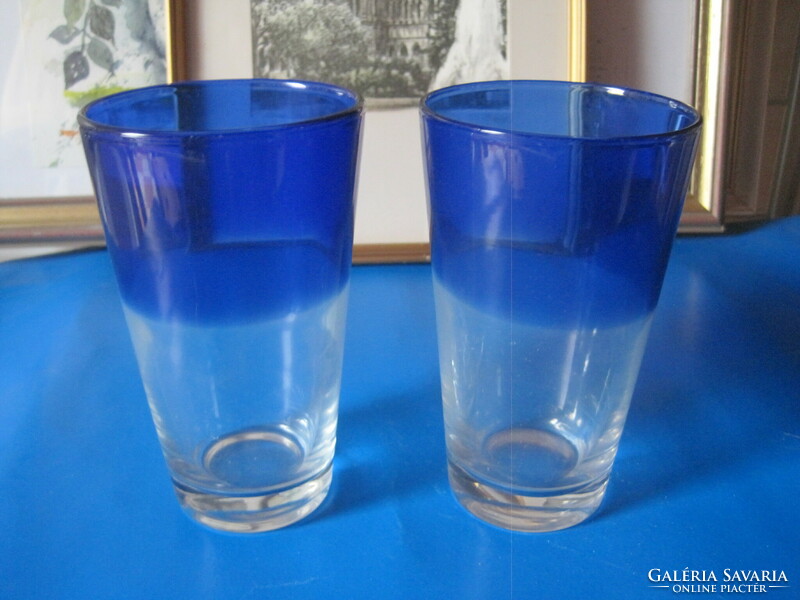 Nagyon szép,két színű nagyméretű vizes poharak.