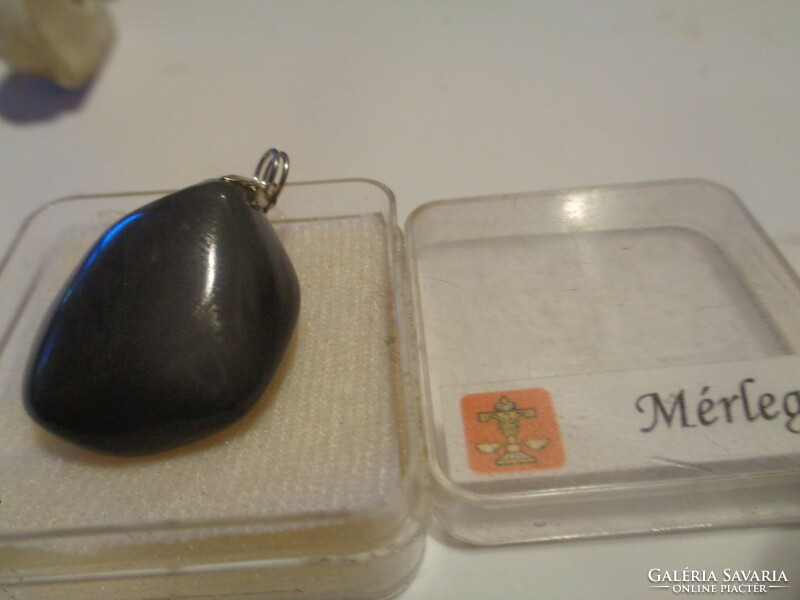 Mineral, Libra star image pendant with silver finish, in box