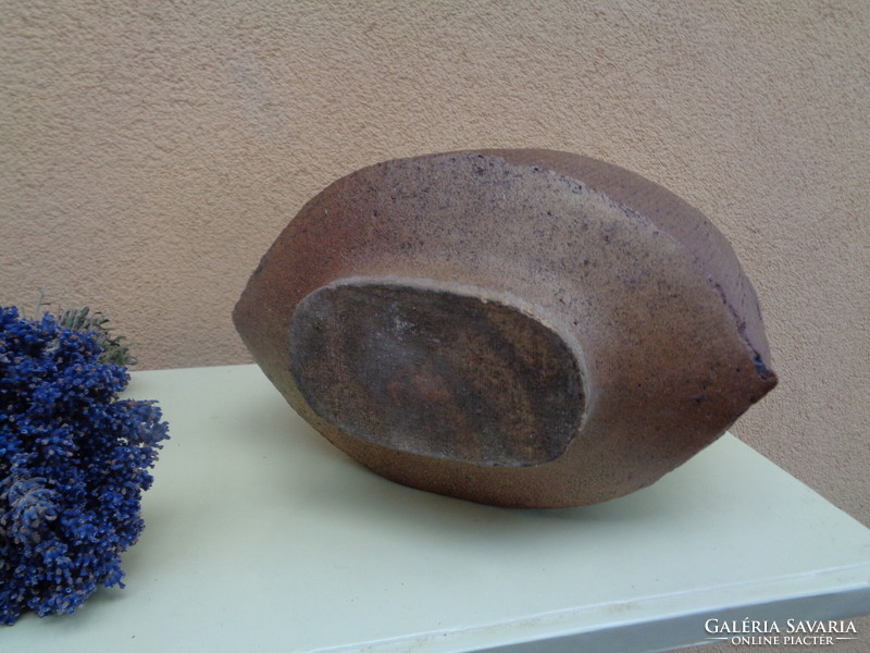 Brutalista  , modern  stílusú váza  , 27 x 25 x 17 cm