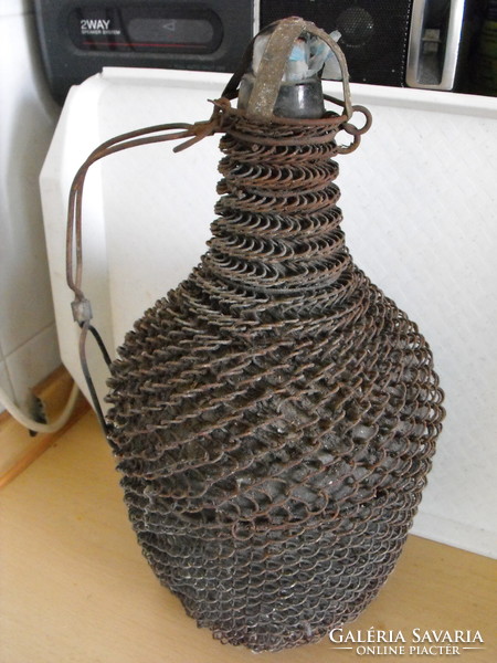 Old wired demizon in found condition approx. It can be 4-5 liters