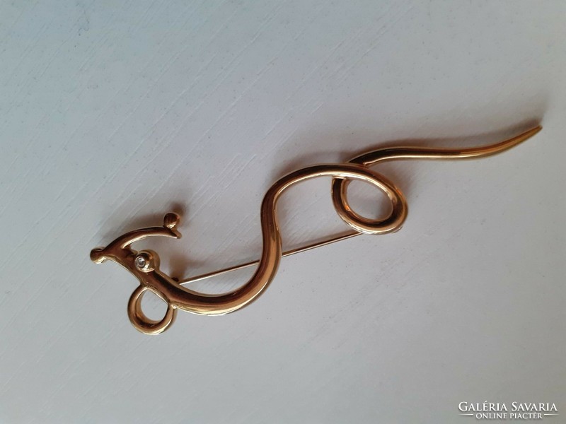 Retro beautiful condition richly gilded brooch with safety pin