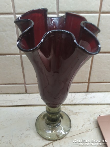 Vastag üveg váza, bordó, Murano gyűrt üveg váza 28 cm eladó!
