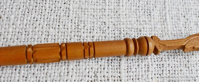 Golyóstoll , toll , faragtt fa , Darumadár mintával 19 cm