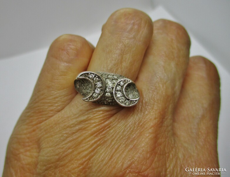 Gyönyörű fehér  köves ezüstgyűrű
