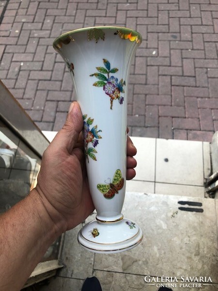 Herend porcelain vase with Victoria pattern, size 20 cm.