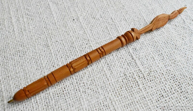 Golyóstoll , toll , faragtt fa , Darumadár mintával 19 cm
