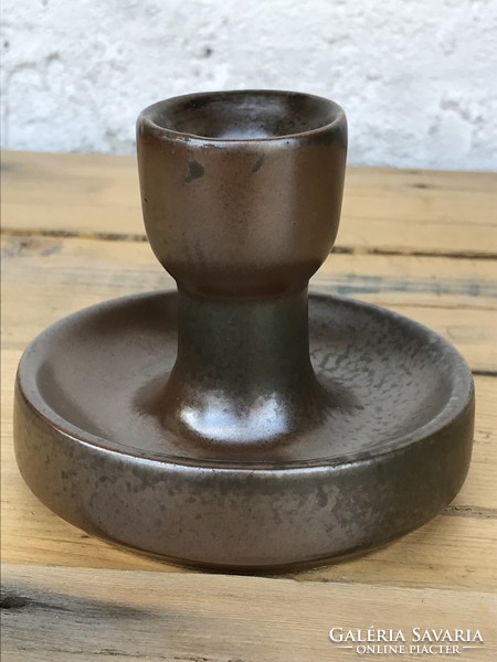 Ceramic candle holder with retro design