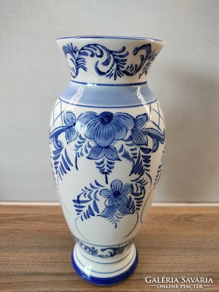 Festett mázas porcelán váza jelzés nélkül