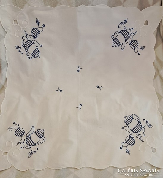 Embroidered jug tablecloth (l4037)