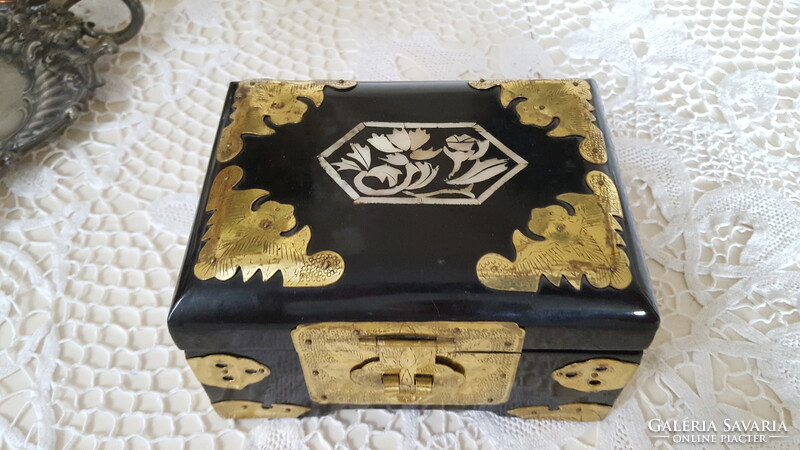 Chinese lacquer box for jewelry with mother-of-pearl inlay
