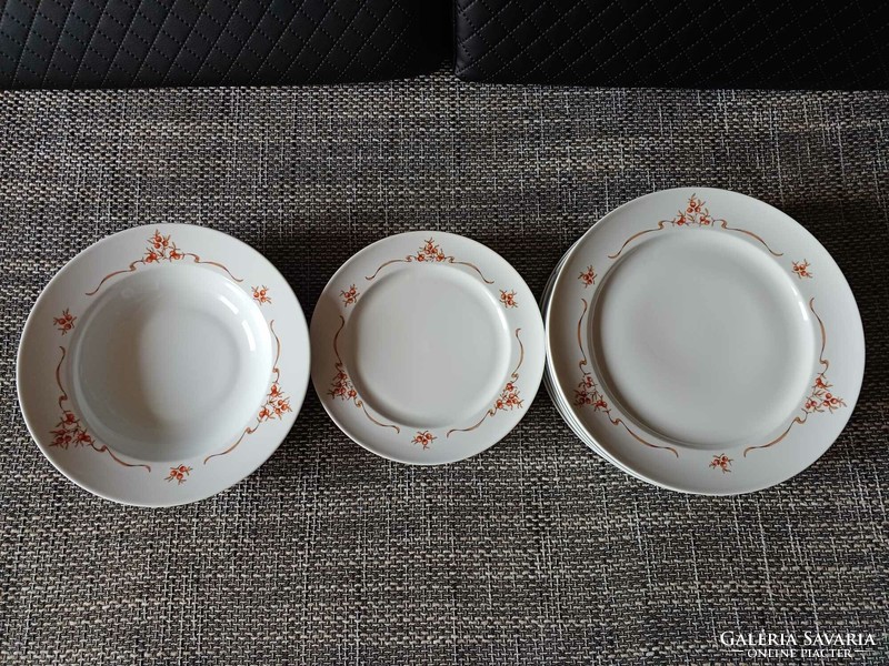 Alföldi porcelain plate set, incomplete (15 pieces), one piece damaged