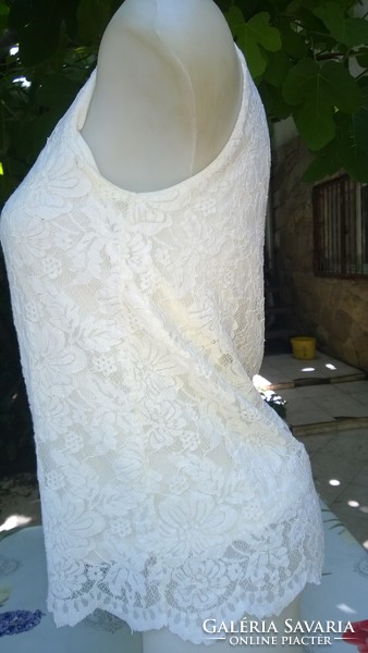 Beautiful white lined lace blouse-casual top fashionable good piece,