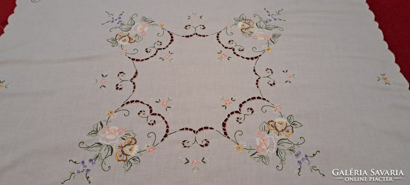 Embroidered tablecloth (l4087)