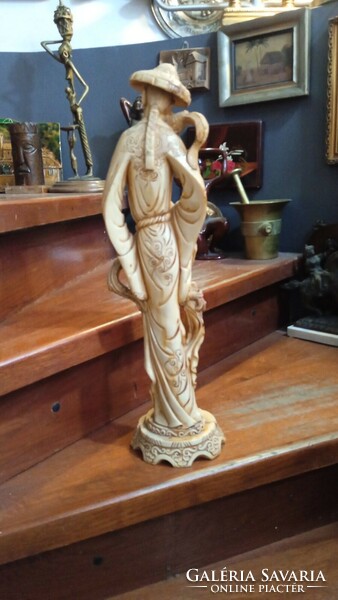 Chinese bone sculpture, 45 cm high, excellent for living room.