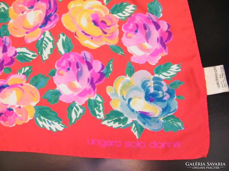 Large Hungarian solo donna silk scarf