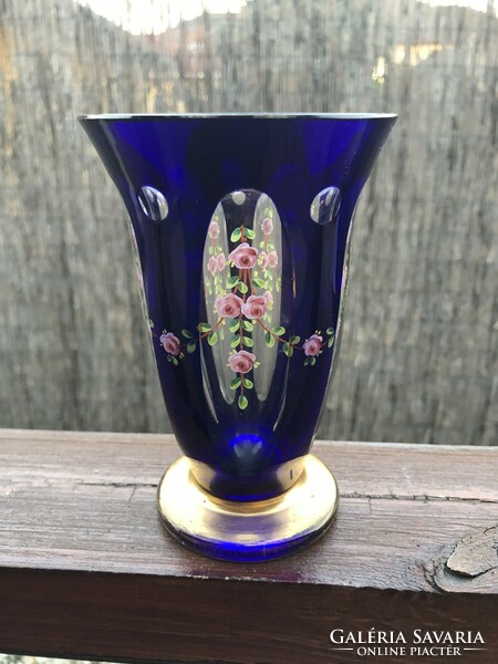 Aranyozott Biedermeier kék üveg virág mintával.