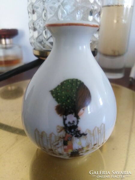 Miniatűr porcelán váza - Miss Petticoat / 1978.