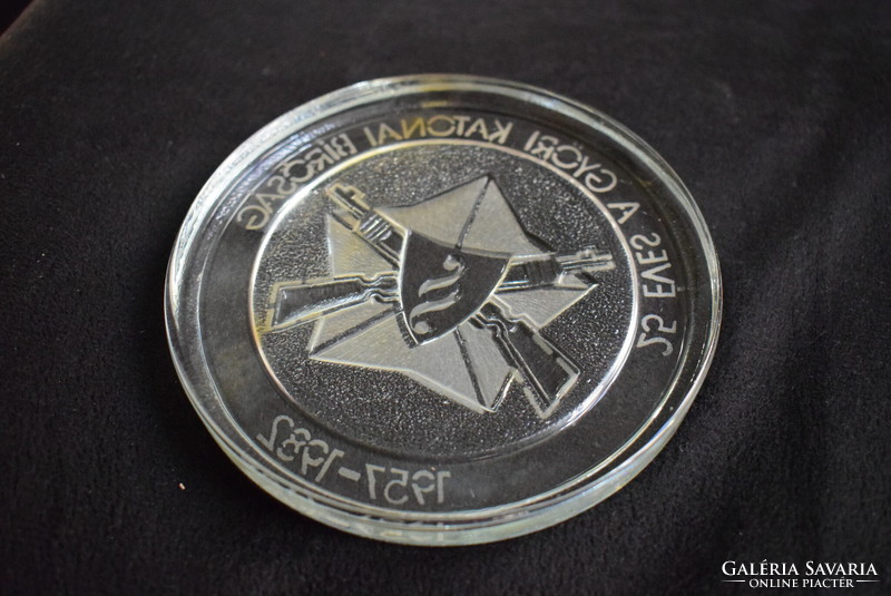 25 Years of the Győr Military Court, glass commemorative plaque, paperweight 1957 - 1982, 11.5 x 1.5 cm