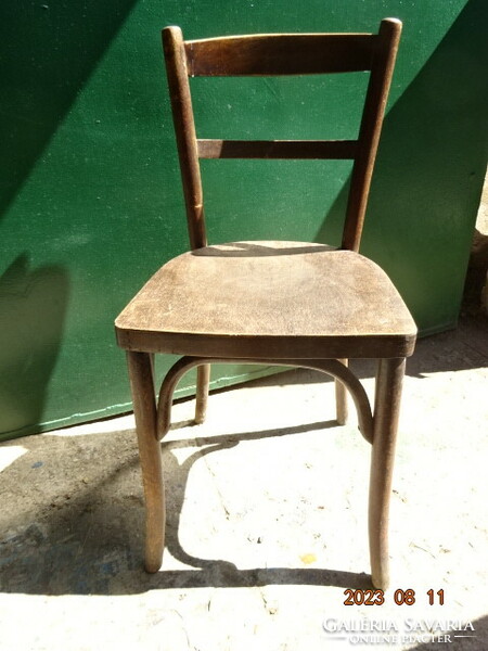 Barna tonett szék, magassága 82 cm. Jókai.