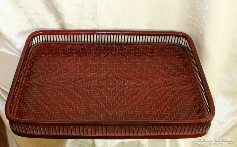 Beautiful bamboo tray in a large size. Size: 27 cm x 38 cm