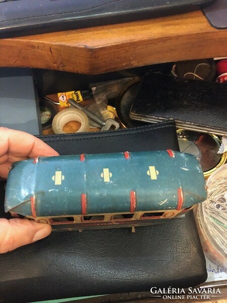 Hornby passenger eclair wagon from the 1940s, for collectors.