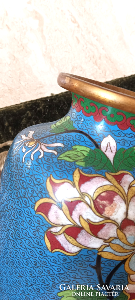 23 cm magas kínai cloissone váza gyönyörű türkiz színben sérült