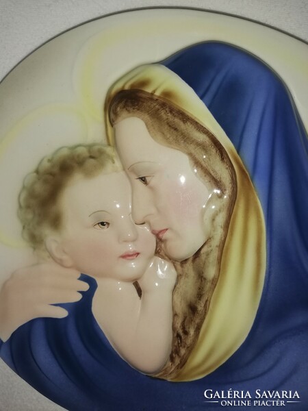 Mária a kisdeddel, Keramos porcelán falikerámia