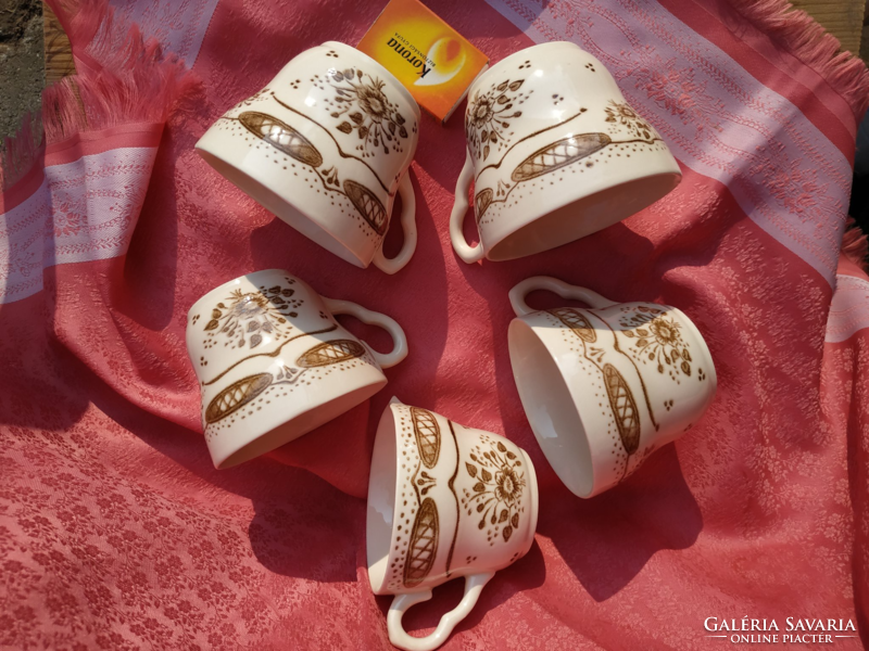 Antique English porcelain cup (4 pieces) with spout