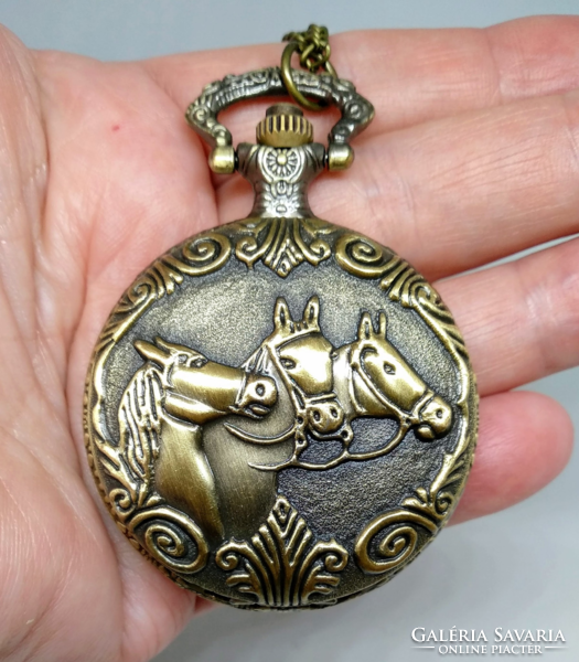 Zsebóra lánccal, bronz színben lovas fedőlappal 9