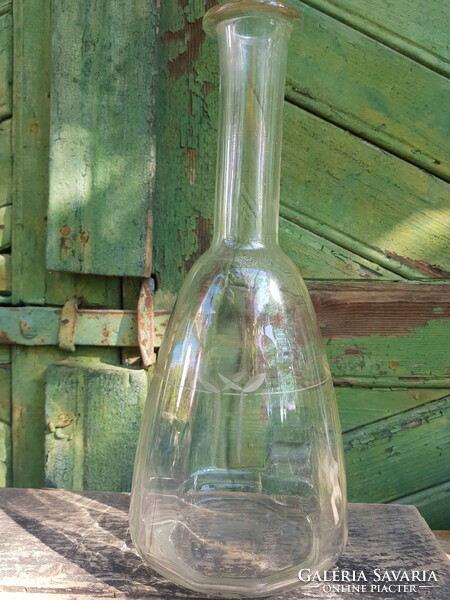 Nagy méretű boros üveg palack dugó nélkül