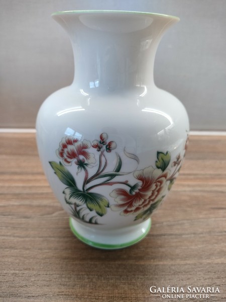 Hölóháza carnation pattern vase and bonbonnier