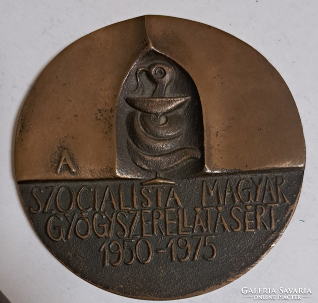 Ligeti Erika  "A Szocialista Magyar Gyógyszerellátásért 1950-1975"" bronz emlékérem 97 mm