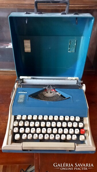 Retro mechanical typewriter Portuguese blue