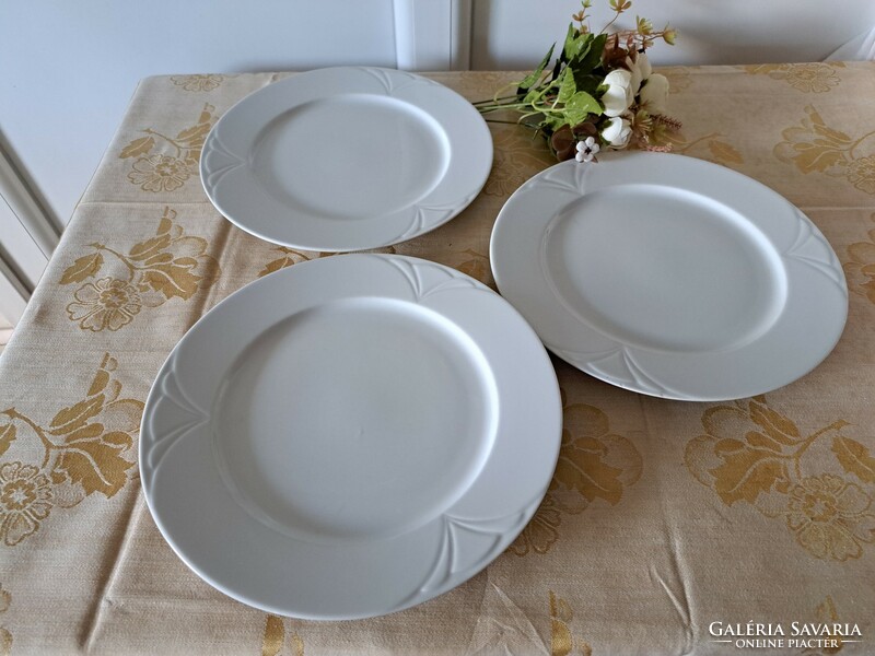 White porcelain plates - baked 3 pcs. 45.