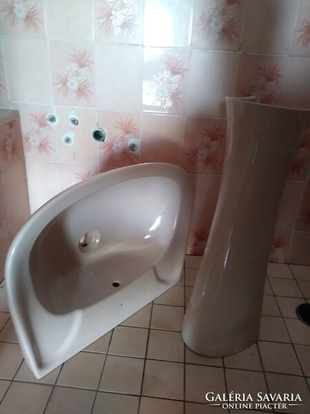 Retro bathroom sanitary ware set