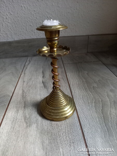 Dazzling antique ribbed copper candle holder (17x7.8 cm)