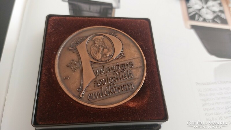 K) teacher's service commemorative medal